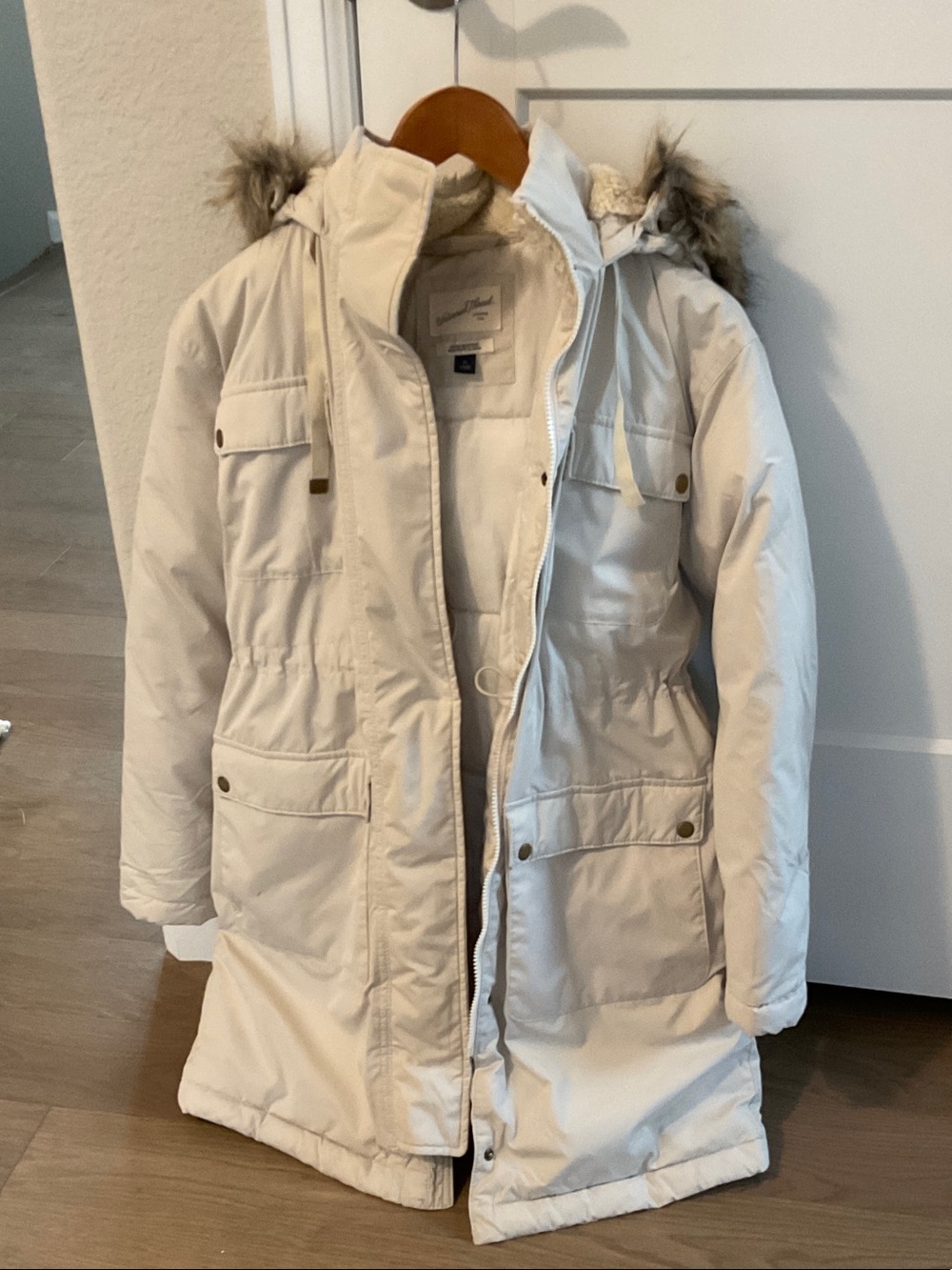 Young girl  Cream Hooded Parka Coat with Faux Fur Trim
